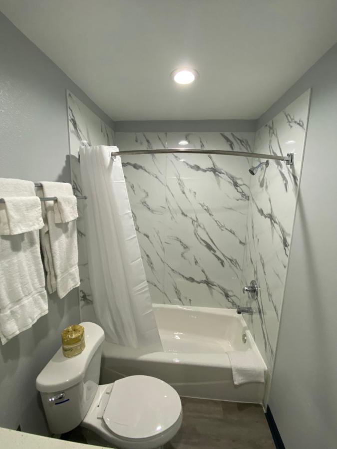 Habitación con cama grande